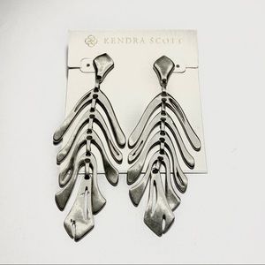 Kendra Scott Luca drop earrings